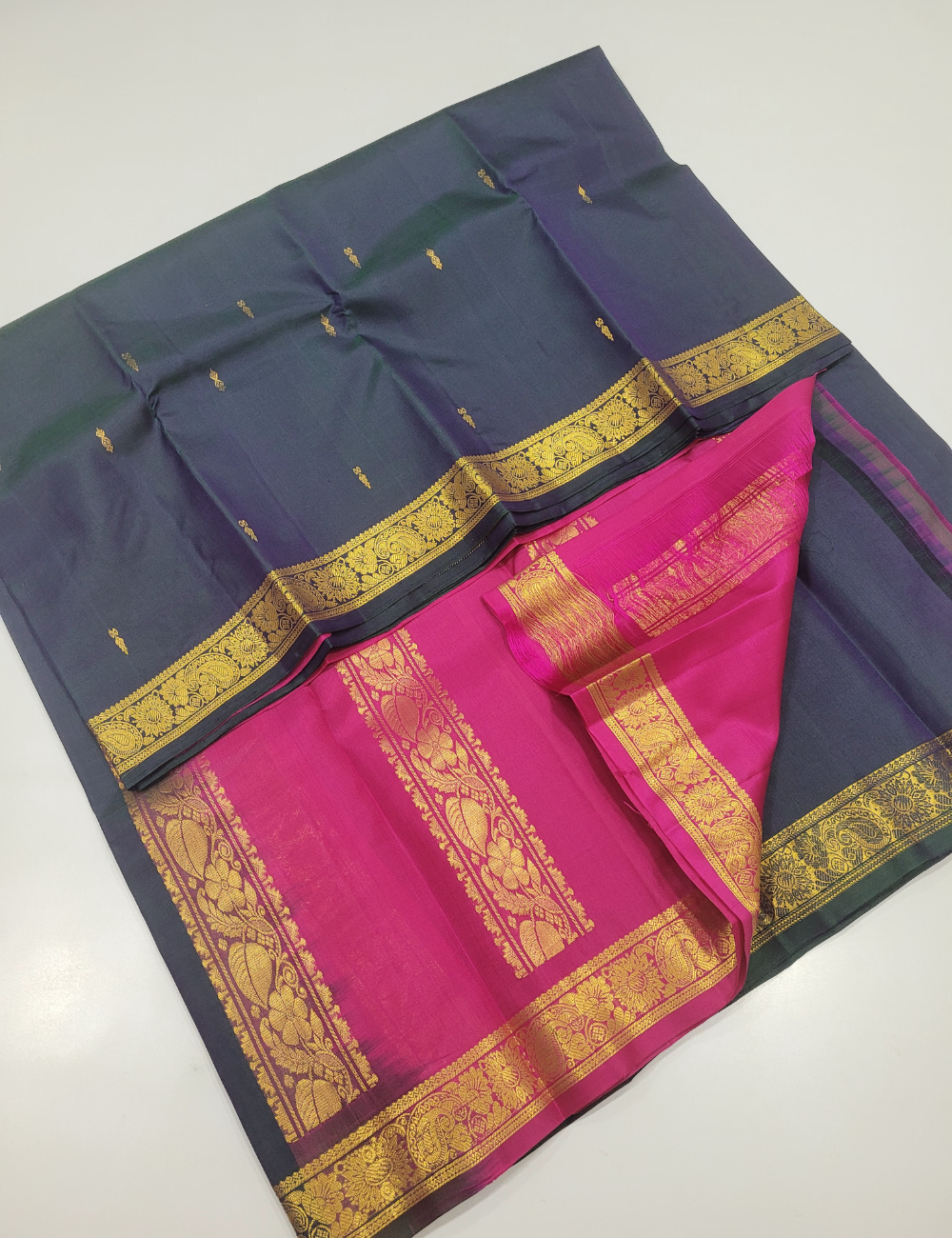Mesmerising Blue & Green Dual Tone – Handloom Kanchipuram Pure Silk Saree