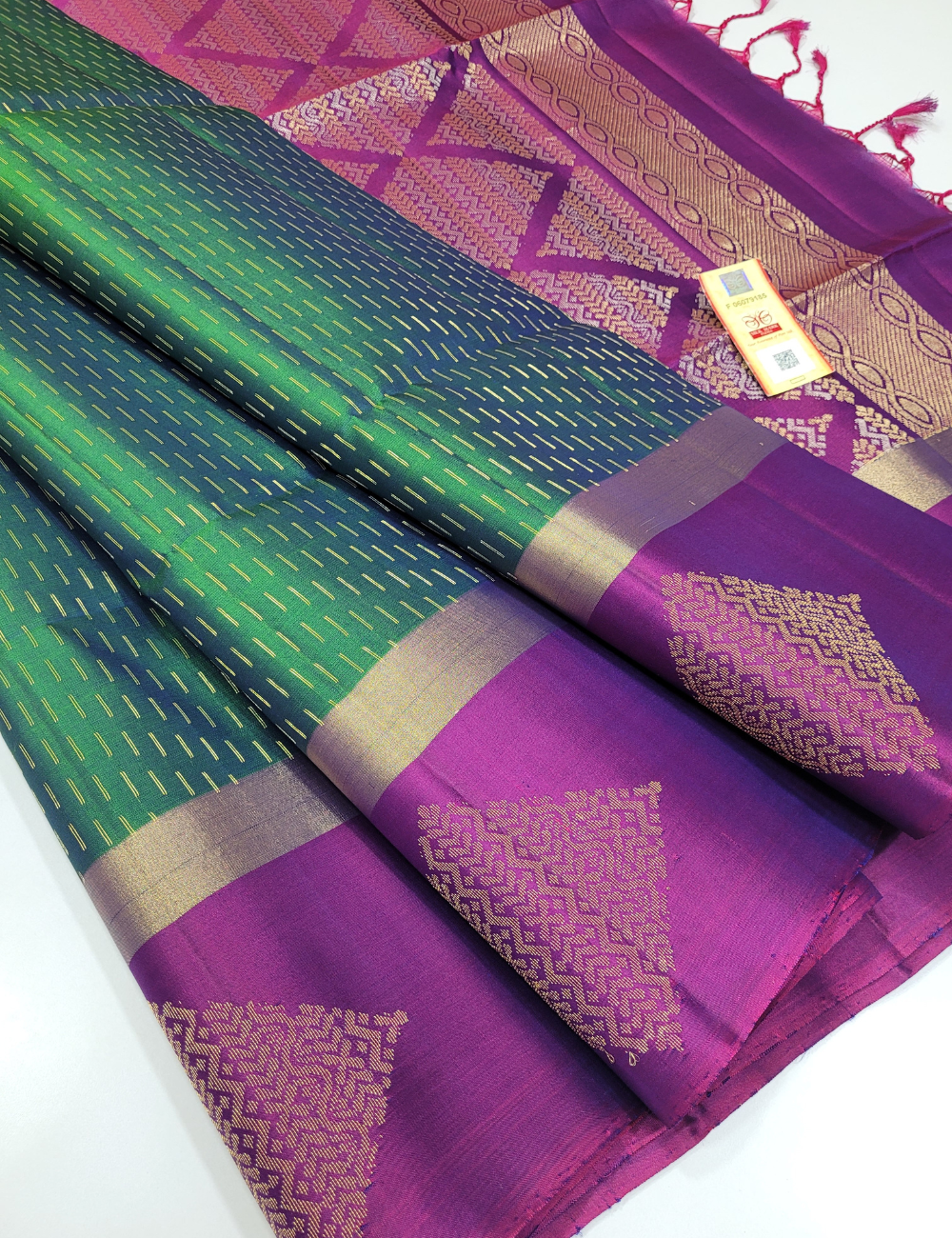"Royal Harmony – Dual Green & Purple Handloom Soft Silk Saree