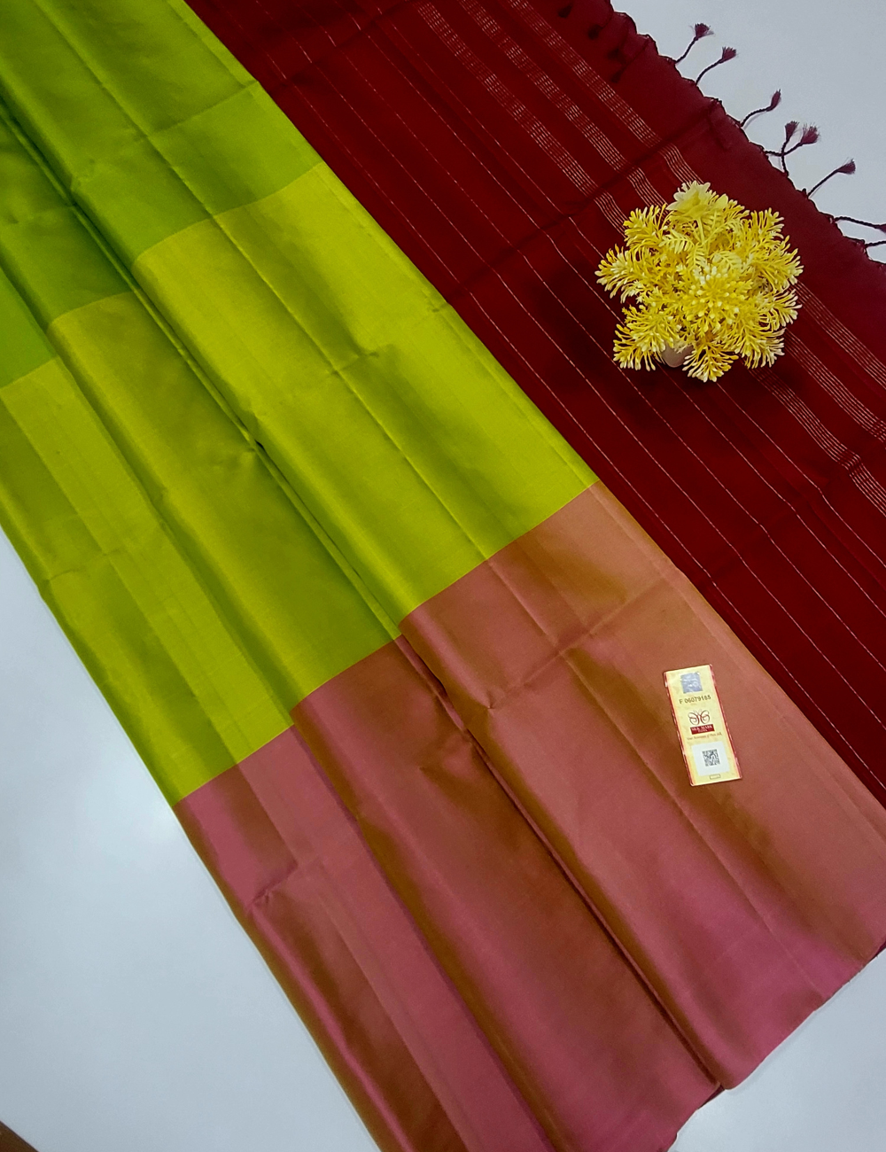 “Mubbagam Handloom Borderless Pure Silk Saree – Parrot Green & Light Green Body with Peach Accents, Maroon Contrast Pallu and Blouse | SilkMark Certified”