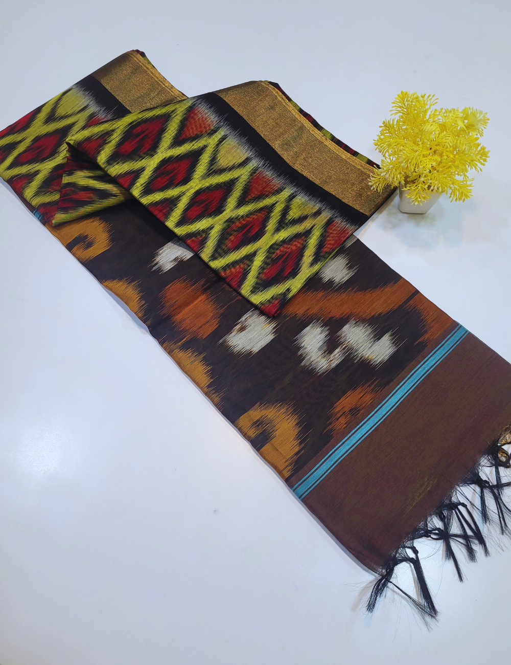 Exquisite Pochampally Ikat Handloom Semi-Silk Cotton Saree – Mehanthi Green with Black Contrast | Traditional Tie & Dye Masterpiece