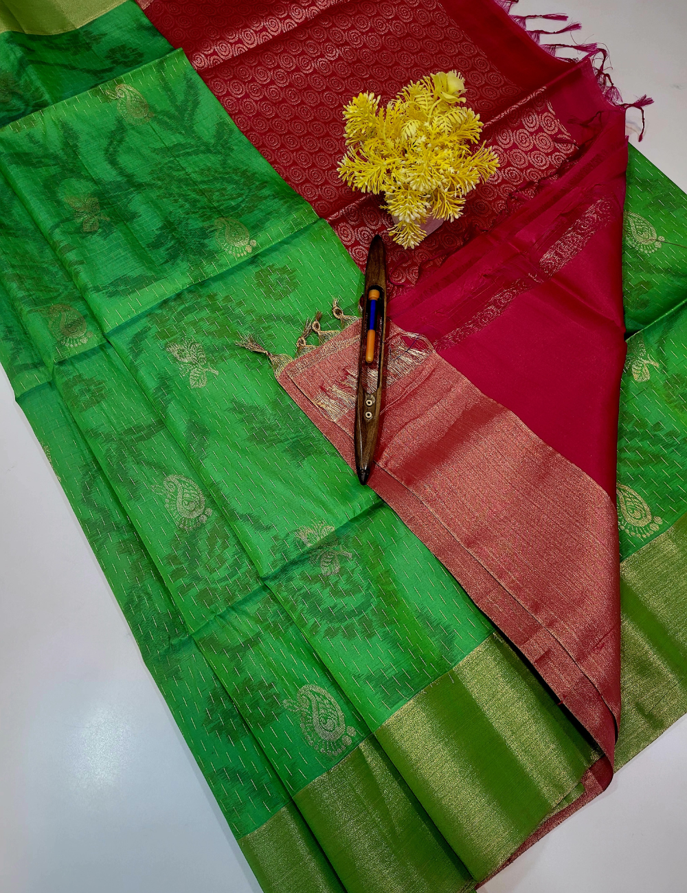 Parrot Green & Pink Pochampally Soft Silk Saree | 50% Pure Mix Handloom | Raindrop & Putta Motifs