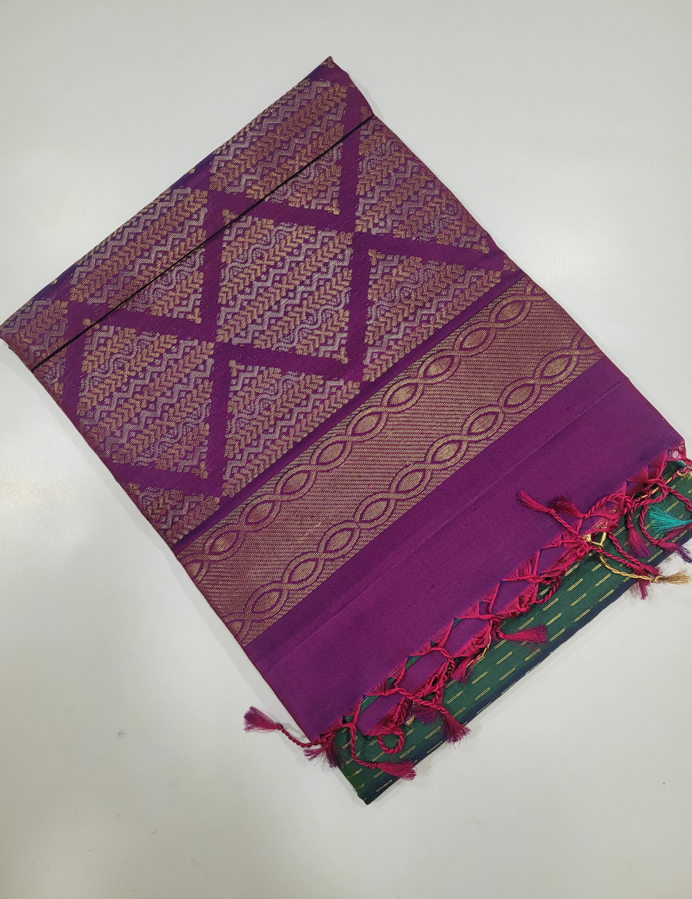 "Royal Harmony – Dual Green & Purple Handloom Soft Silk Saree