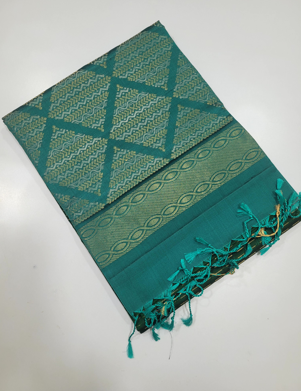 Enchanted Emerald – Bottle Green & Metallic Green Handloom Soft Silk Saree