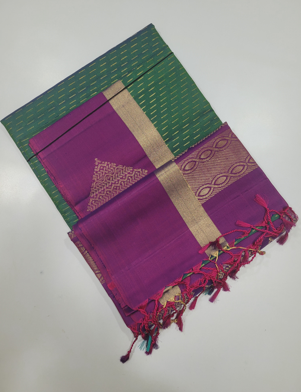 "Royal Harmony – Dual Green & Purple Handloom Soft Silk Saree