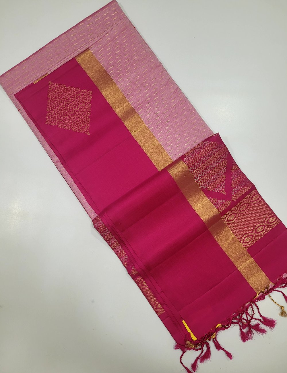 "Light & Dark Pink Handloom Soft Silk Saree with Silk Mark"