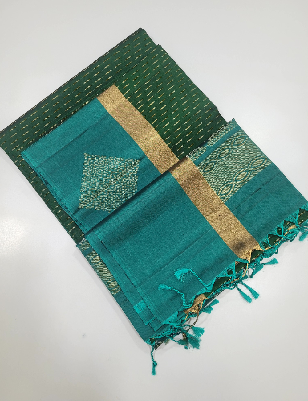 Enchanted Emerald – Bottle Green & Metallic Green Handloom Soft Silk Saree