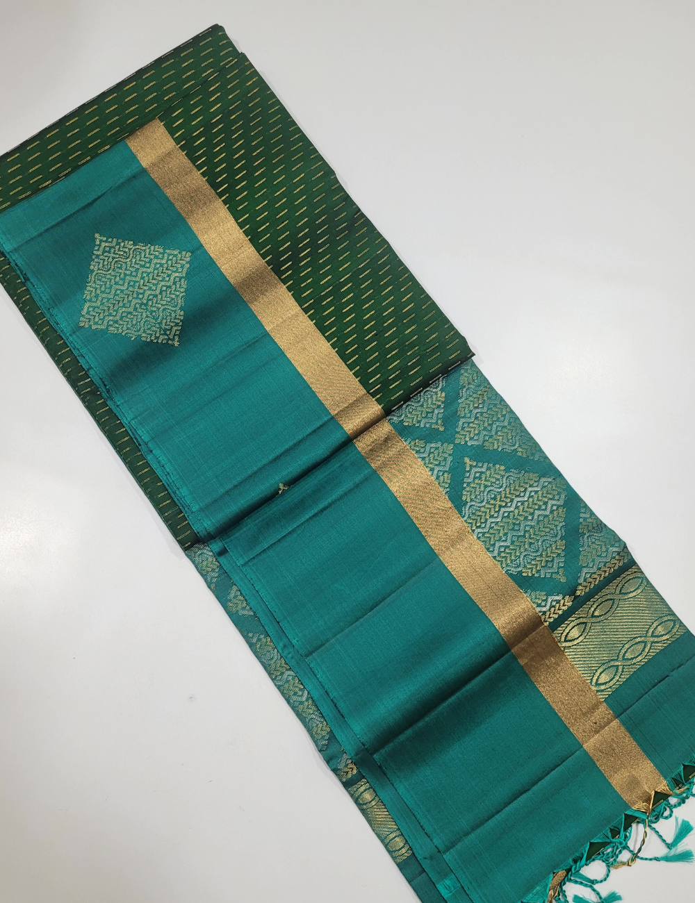 Enchanted Emerald – Bottle Green & Metallic Green Handloom Soft Silk Saree