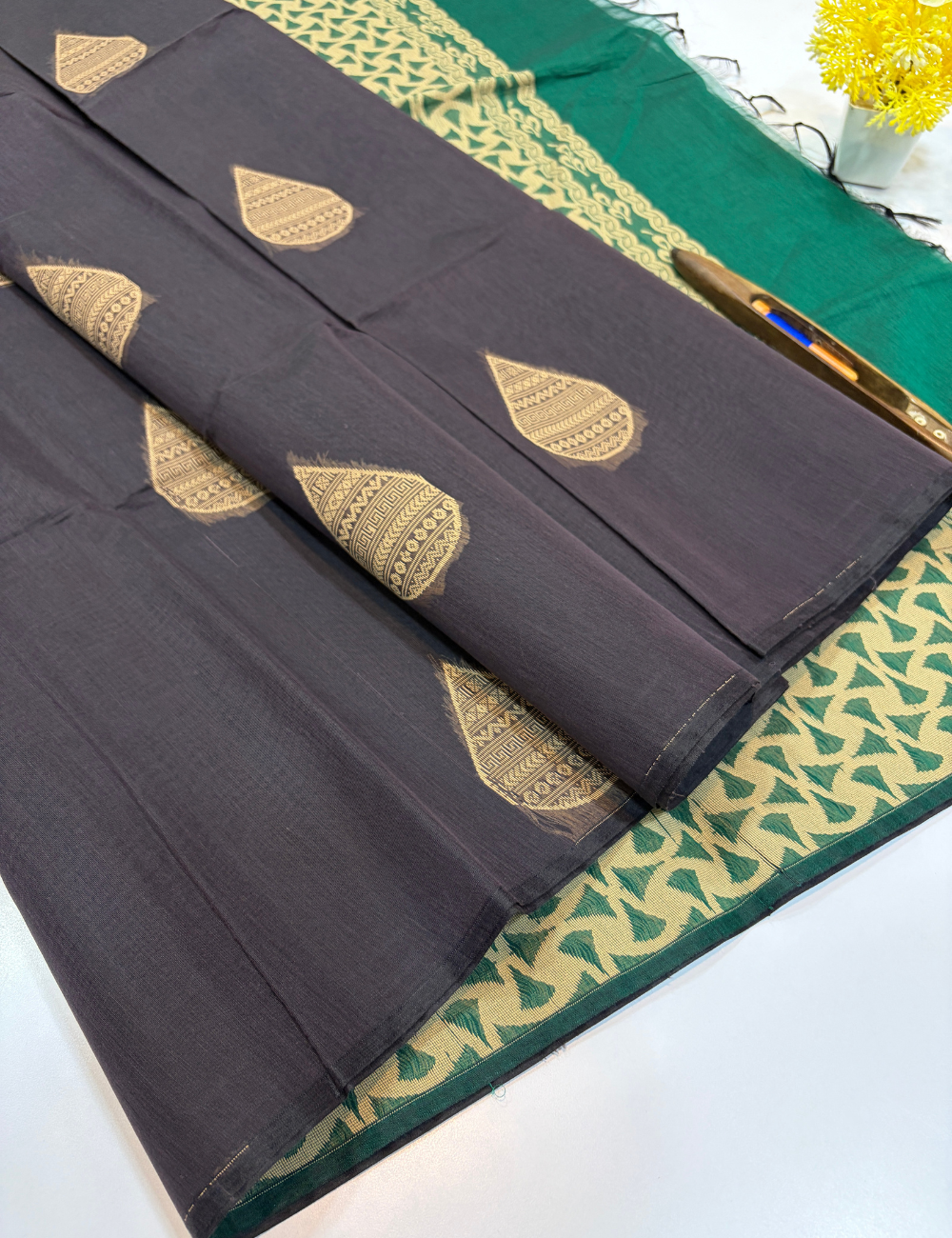 Semi Silk Cotton Borderless Black Saree with Deep Green Contrast Pallu & Blouse | Thread Putta Weave Handloom Saree