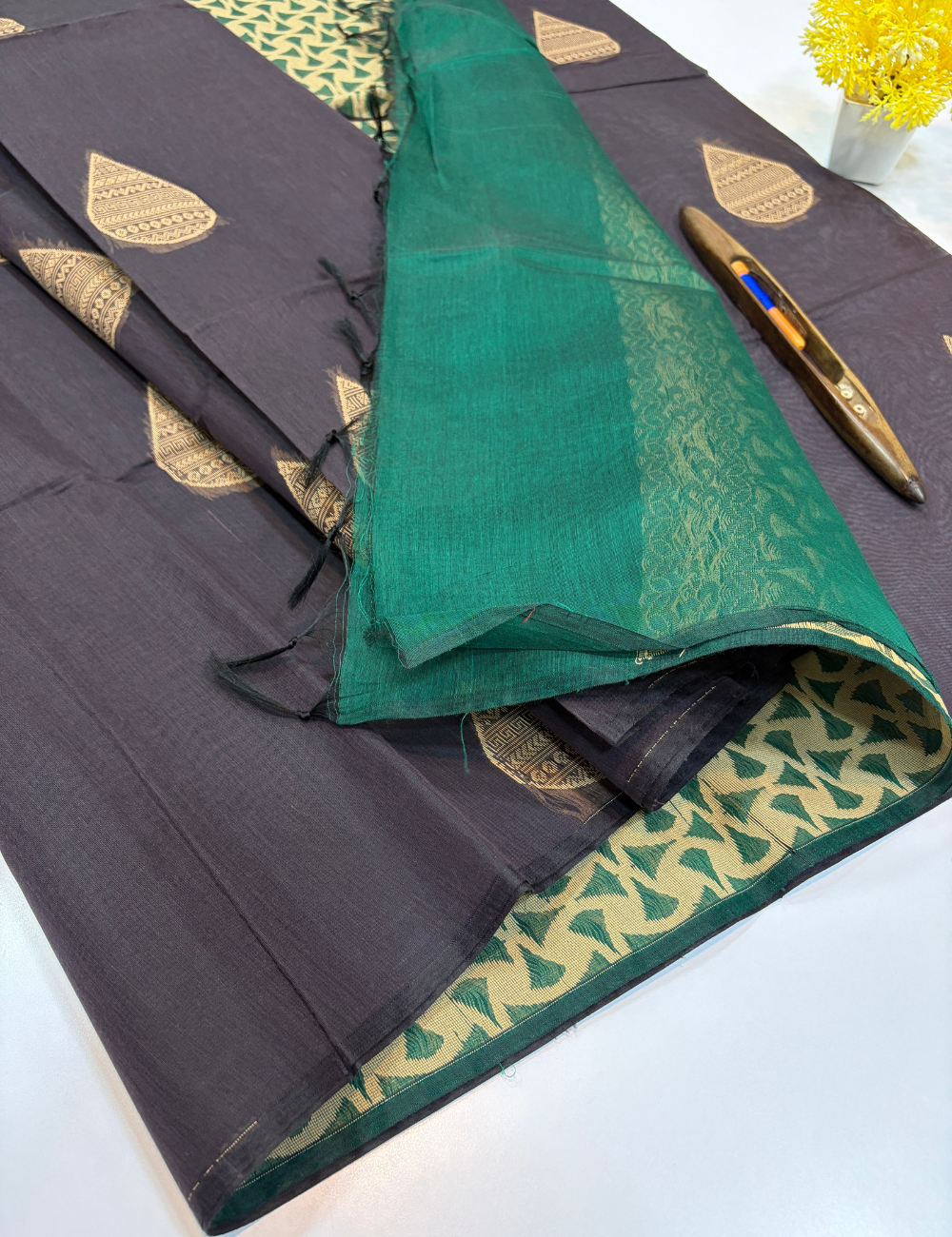 Semi Silk Cotton Borderless Black Saree with Deep Green Contrast Pallu & Blouse | Thread Putta Weave Handloom Saree