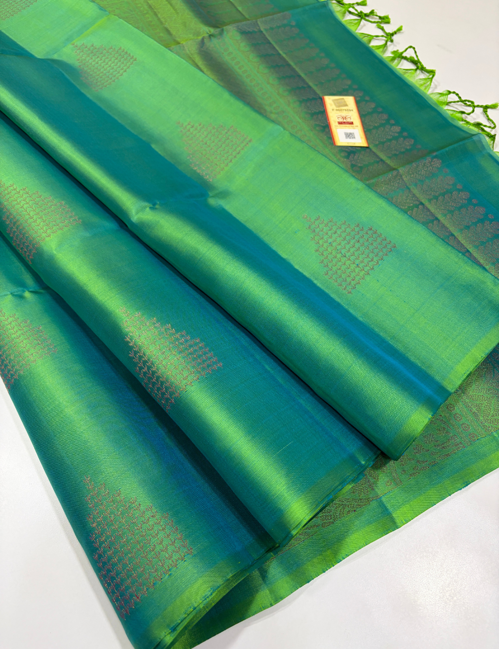 Radium Green Neam Jari Putta Weaves Handloom Pure Soft Silk Saree with Silk Mark