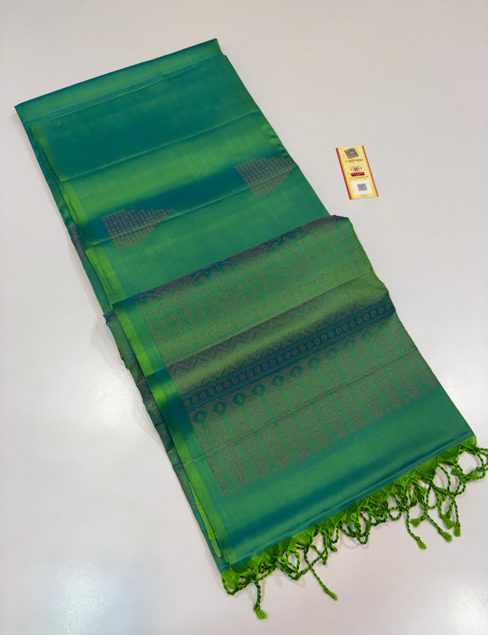 Radium Green Neam Jari Putta Weaves Handloom Pure Soft Silk Saree with Silk Mark