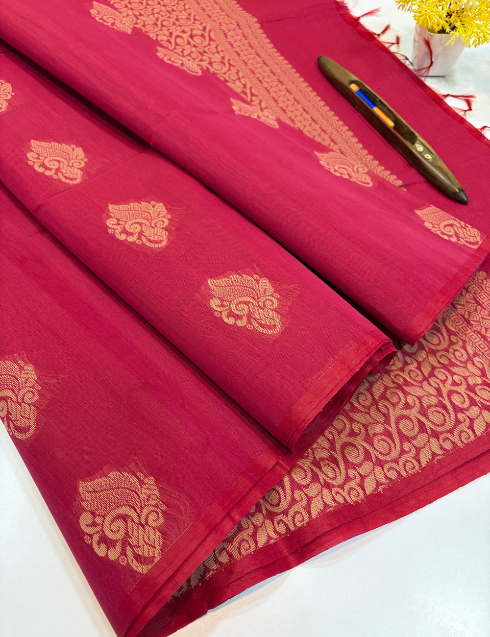 Semi Silk Cotton Borderless Magenta Pink Saree | Thread Putta Weave | Self Running Blouse | Vibrant Handloom Saree