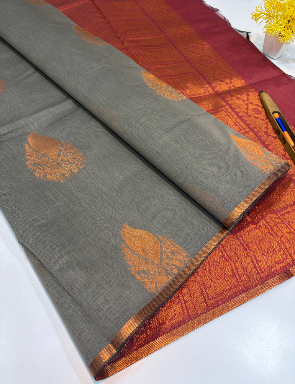 Grey Semi Silk Cotton Saree with Beetroot Colour & Piping Border | Gold Zari Putta Weaves