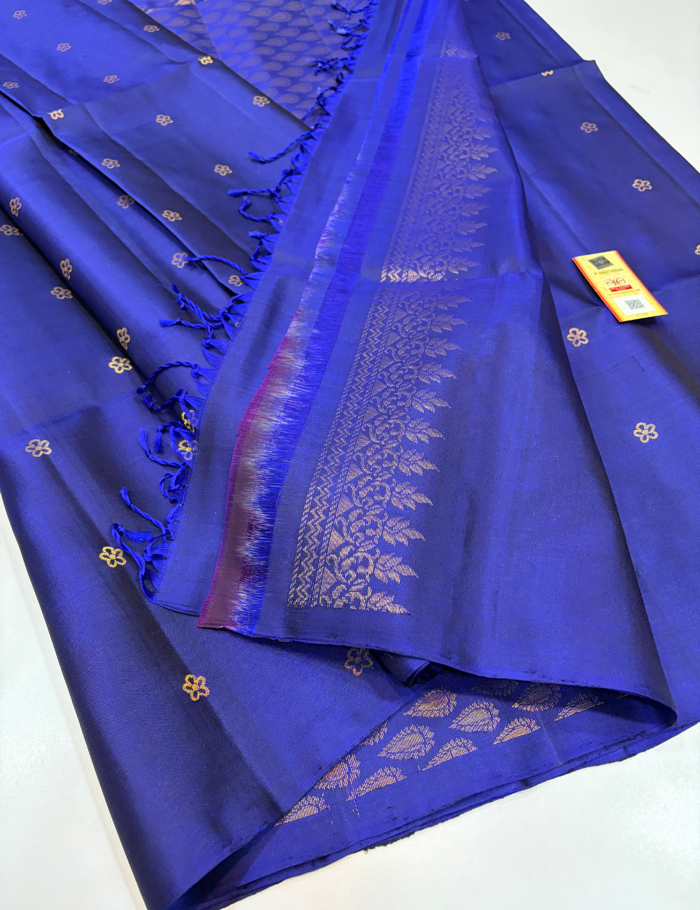 Borderless Pepsi Blue Araivattam Putta Weaves Handloom Pure Soft Silk Saree with Silk Mark