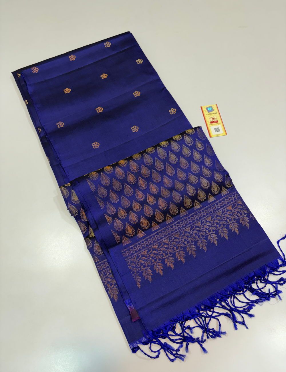 Borderless Pepsi Blue Araivattam Putta Weaves Handloom Pure Soft Silk Saree with Silk Mark