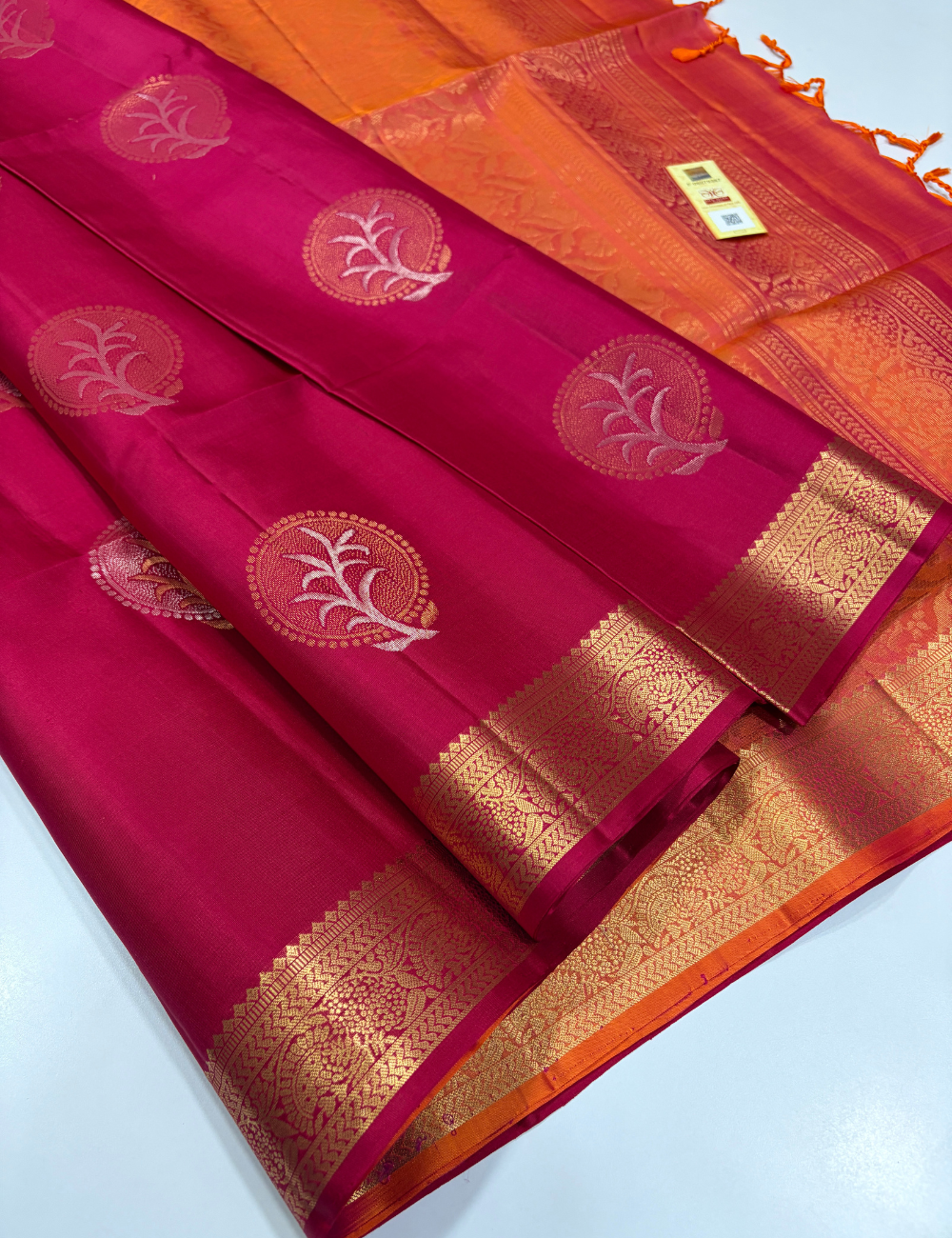 Handloom Chilli Red Soft Silk Saree with Kanchi Border & Silk Mark | Dual Tone Orange Pallu & Blouse
