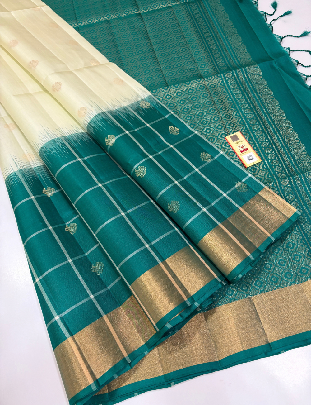 White & Rama Green Side-Checked Tie & Dye Contrast Handloom Pure Soft Silk Saree