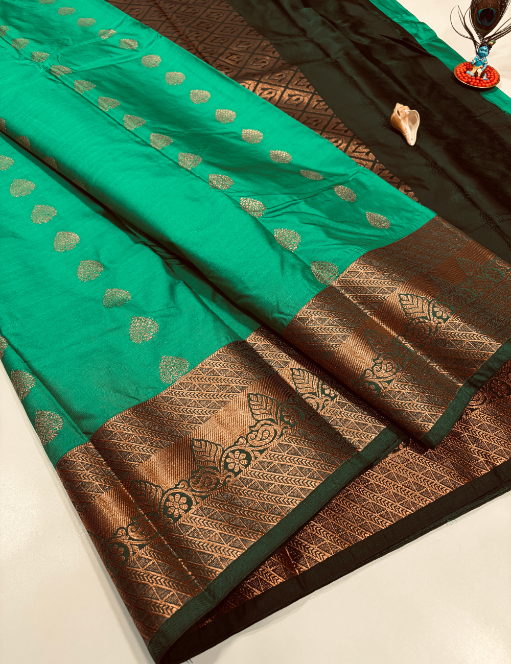 Emerald Green Semi Soft Silk Saree with Bottle Green Pallu & Rich Kanchi Border