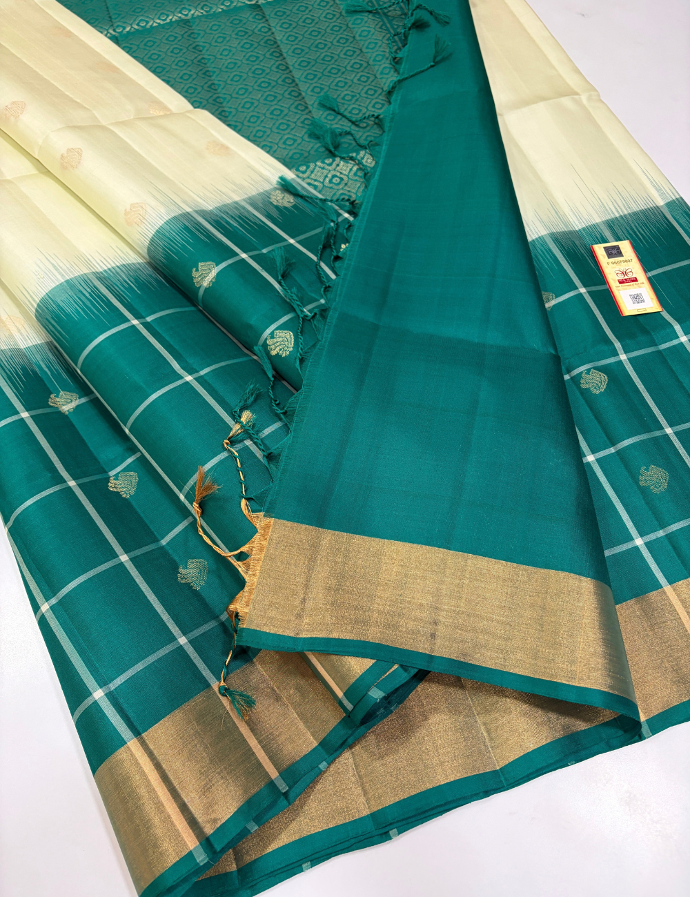 White & Rama Green Side-Checked Tie & Dye Contrast Handloom Pure Soft Silk Saree