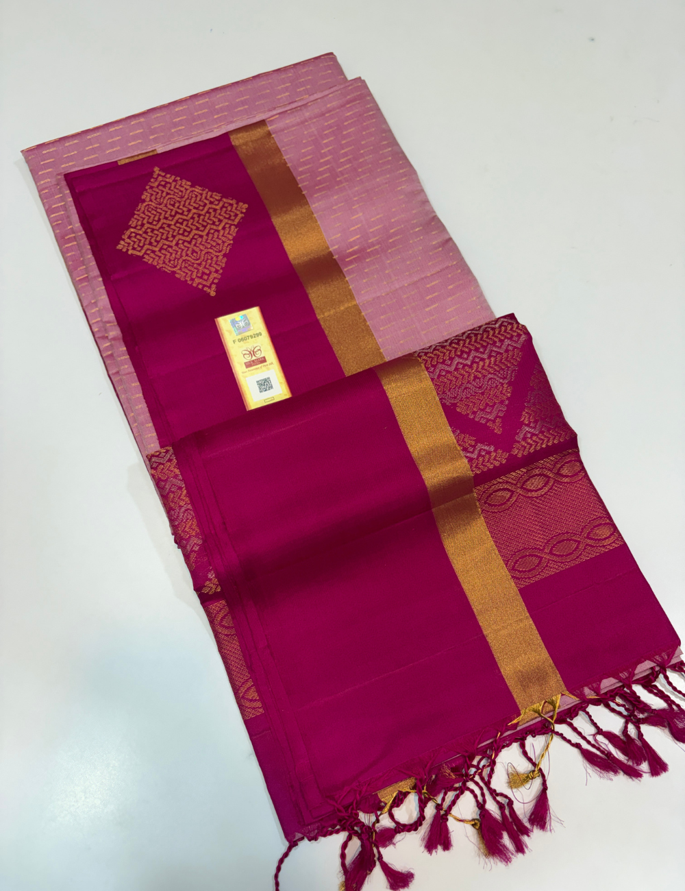 Light Pink Rain Drop Design Handloom Pure Soft Silk Saree with Dark Pink Contrast Border | Silk Mark Certified
