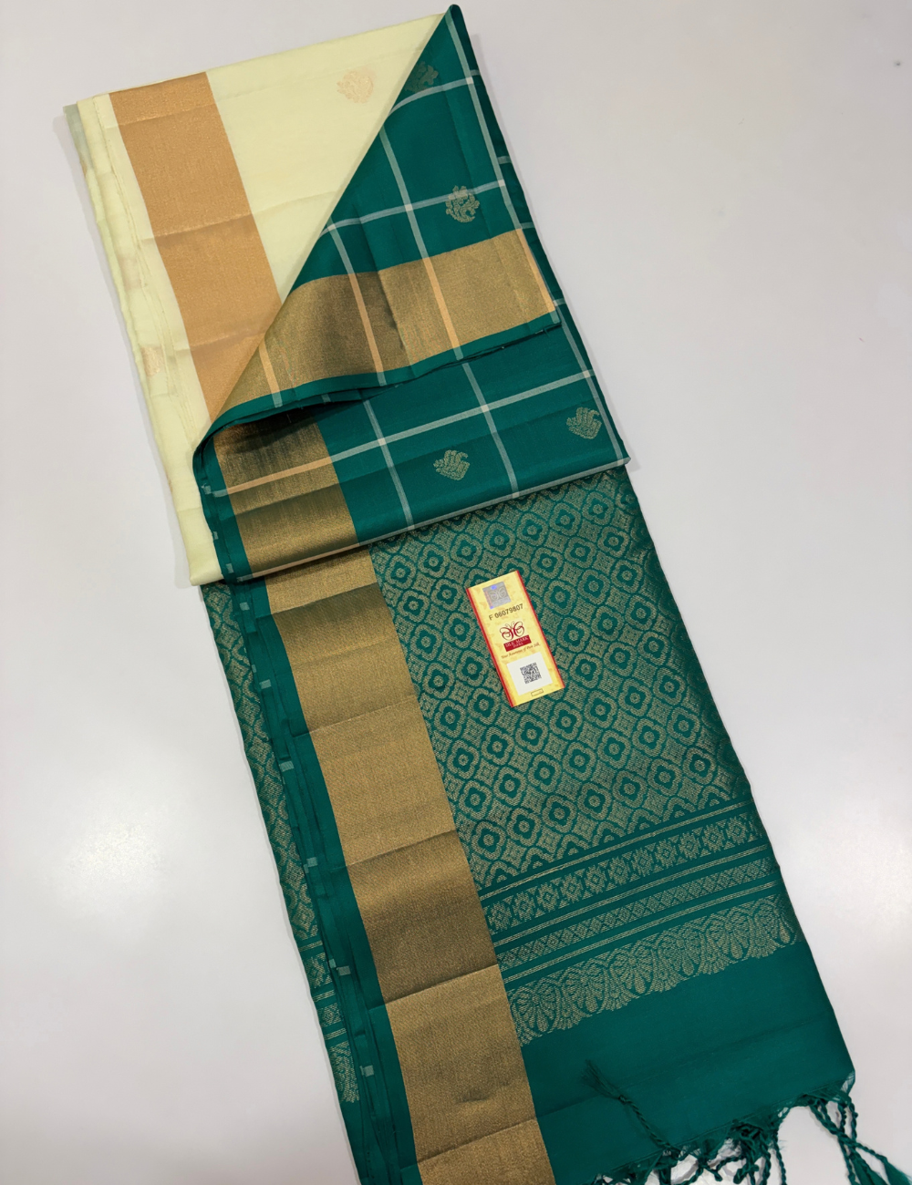 White & Rama Green Side-Checked Tie & Dye Contrast Handloom Pure Soft Silk Saree