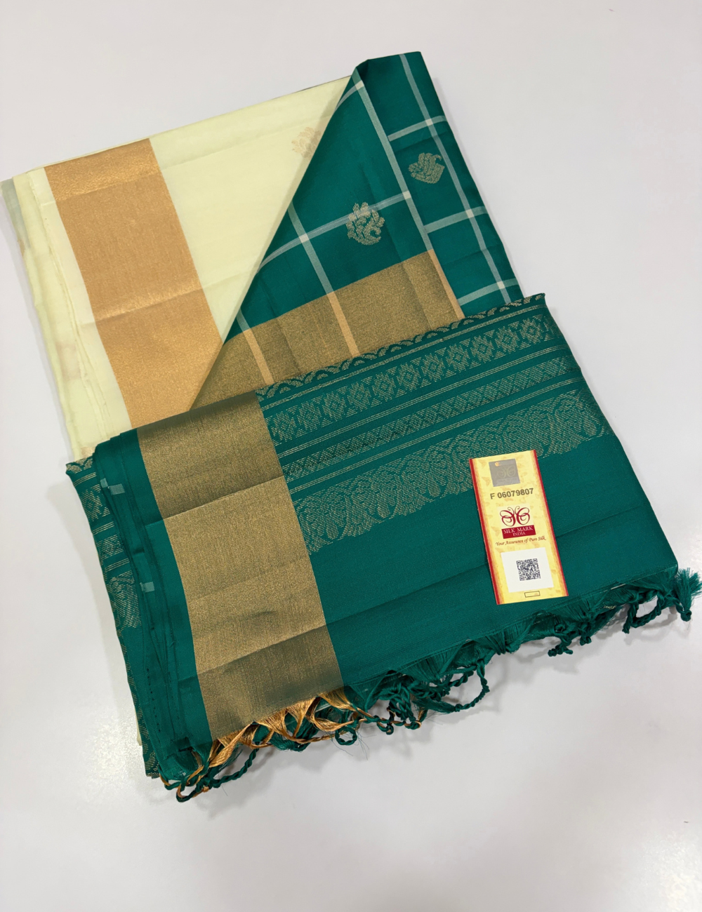 White & Rama Green Side-Checked Tie & Dye Contrast Handloom Pure Soft Silk Saree