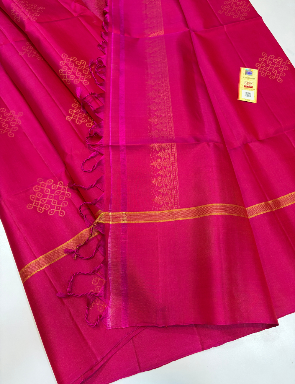 Rani Pink Kolam Design Handloom Pure Softsilk Saree with Silk Mark – Monotone Pallu & Blouse