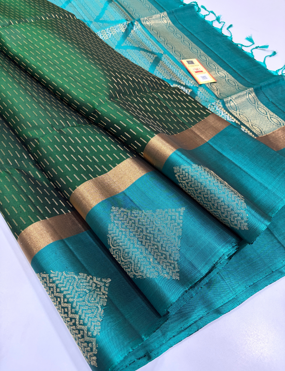 Enchanted Emerald – Bottle Green & Metallic Green Handloom Soft Silk Saree