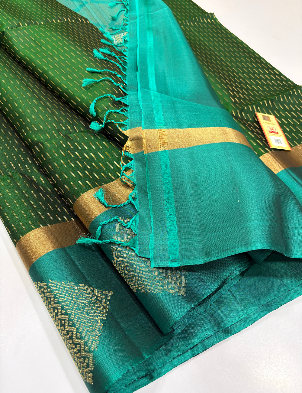 Enchanted Emerald – Bottle Green & Metallic Green Handloom Soft Silk Saree