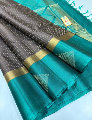 Regal Glow – Grey & Metallic Green Handloom Soft Silk Saree