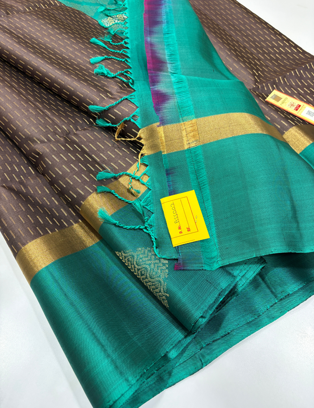 Regal Glow – Grey & Metallic Green Handloom Soft Silk Saree