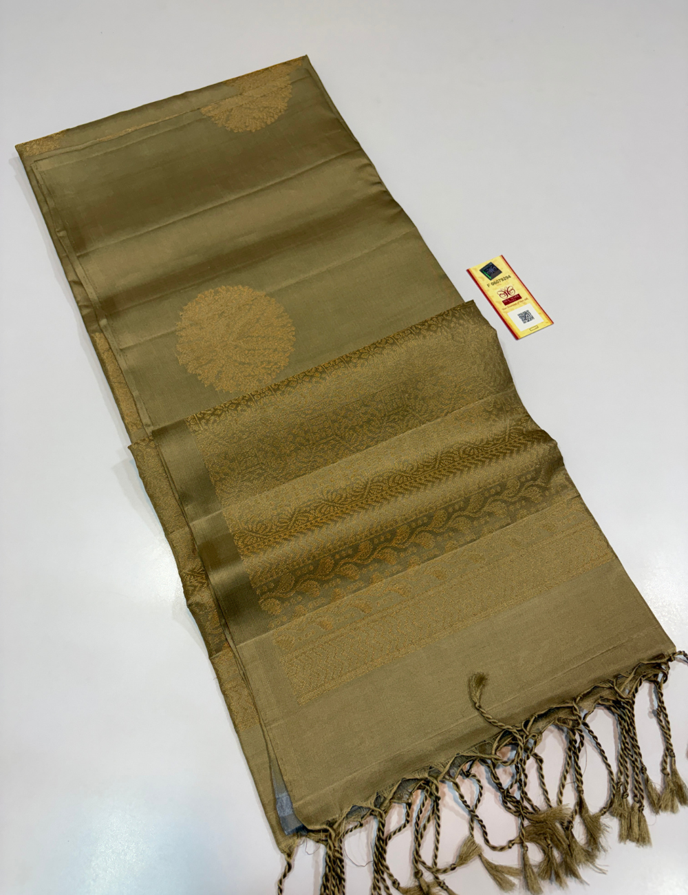 Borderless Olive Gold Golden Jari Putta Handloom Pure Soft Silk Saree with Silk Mark