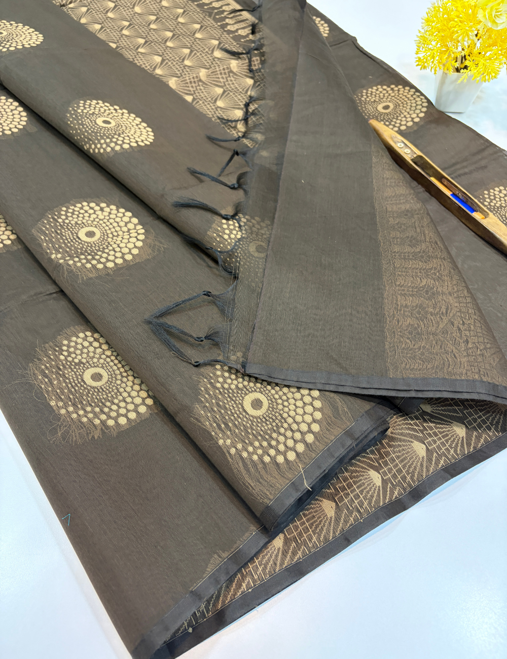 Semi Silk Cotton Borderless Pastel Grey Saree | Thread Putta Weave | Self Running Blouse | Lightweight Handloom Saree