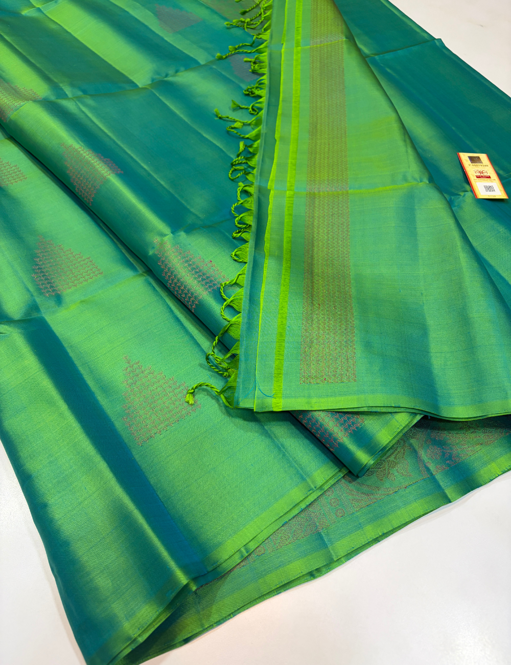 Dual Tone Green Handloom Pure Soft Silk Saree with Neem Jari Puttas | Borderless Design | Silk Mark Certified