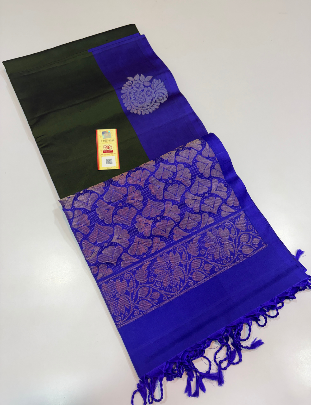 Bottle Green Handloom Pure Soft Silk Saree with Royal Blue Contrast Border, Gold & Silver Zari Putta Weaves | Silk Mark Certified