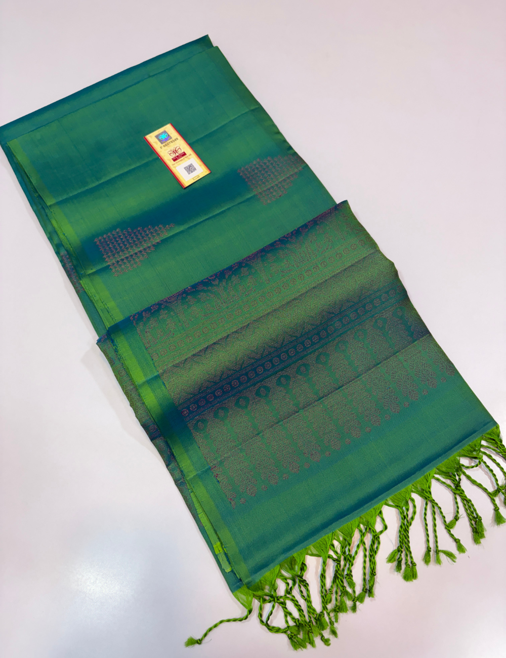 Dual Tone Green Handloom Pure Soft Silk Saree with Neem Jari Puttas | Borderless Design | Silk Mark Certified
