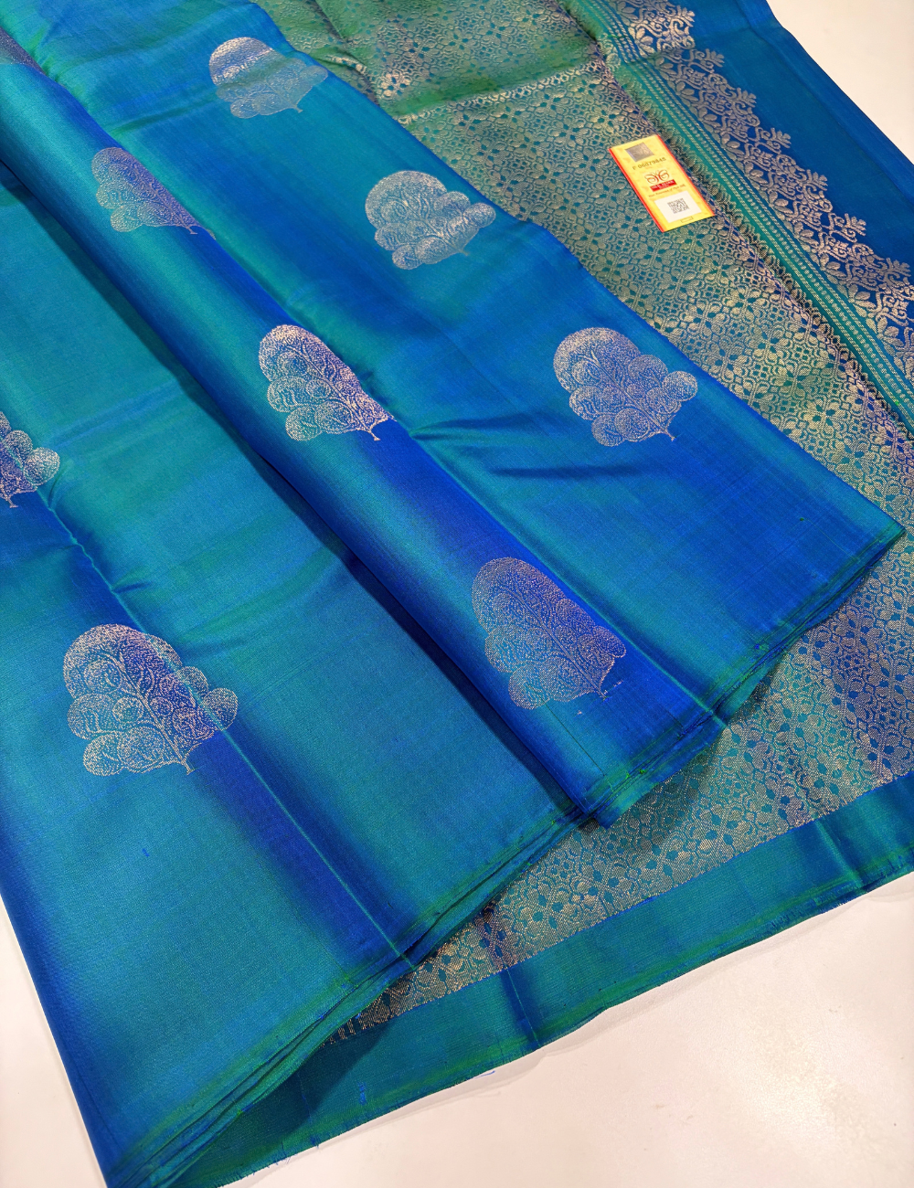 eacock Blue Borderless Dual-Tone Handloom Pure Soft Silk Saree