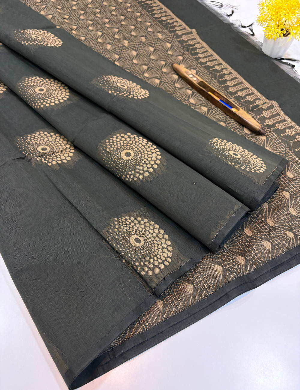 Semi Silk Cotton Borderless Deep Grey Saree | Thread Putta Weave | Self Running Blouse | Elegant Handloom Saree