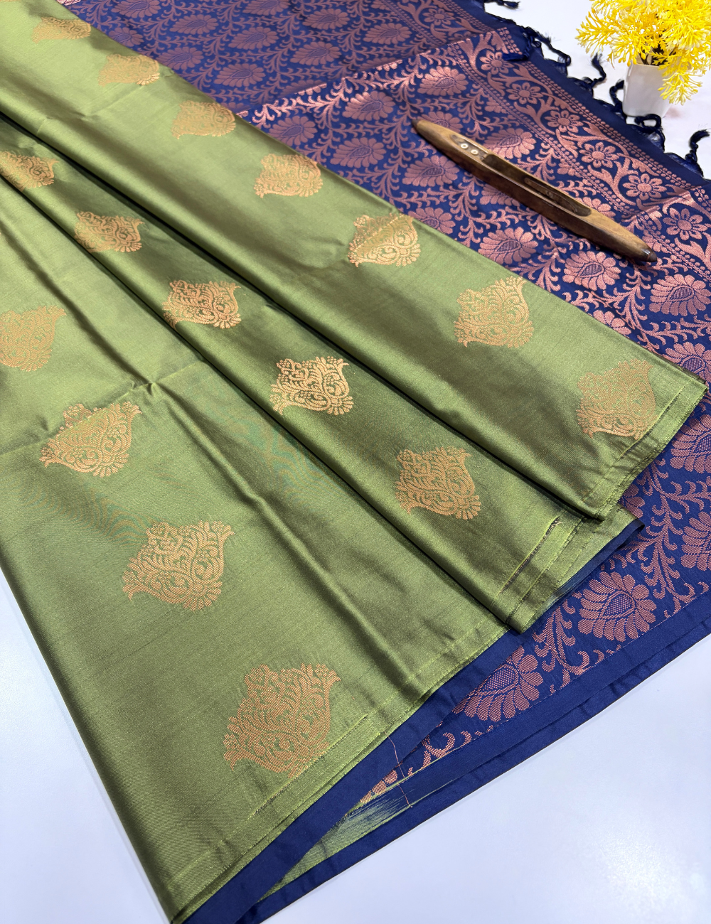 Borderless Semi Softsilk Saree in Meganti Green with Navy Blue