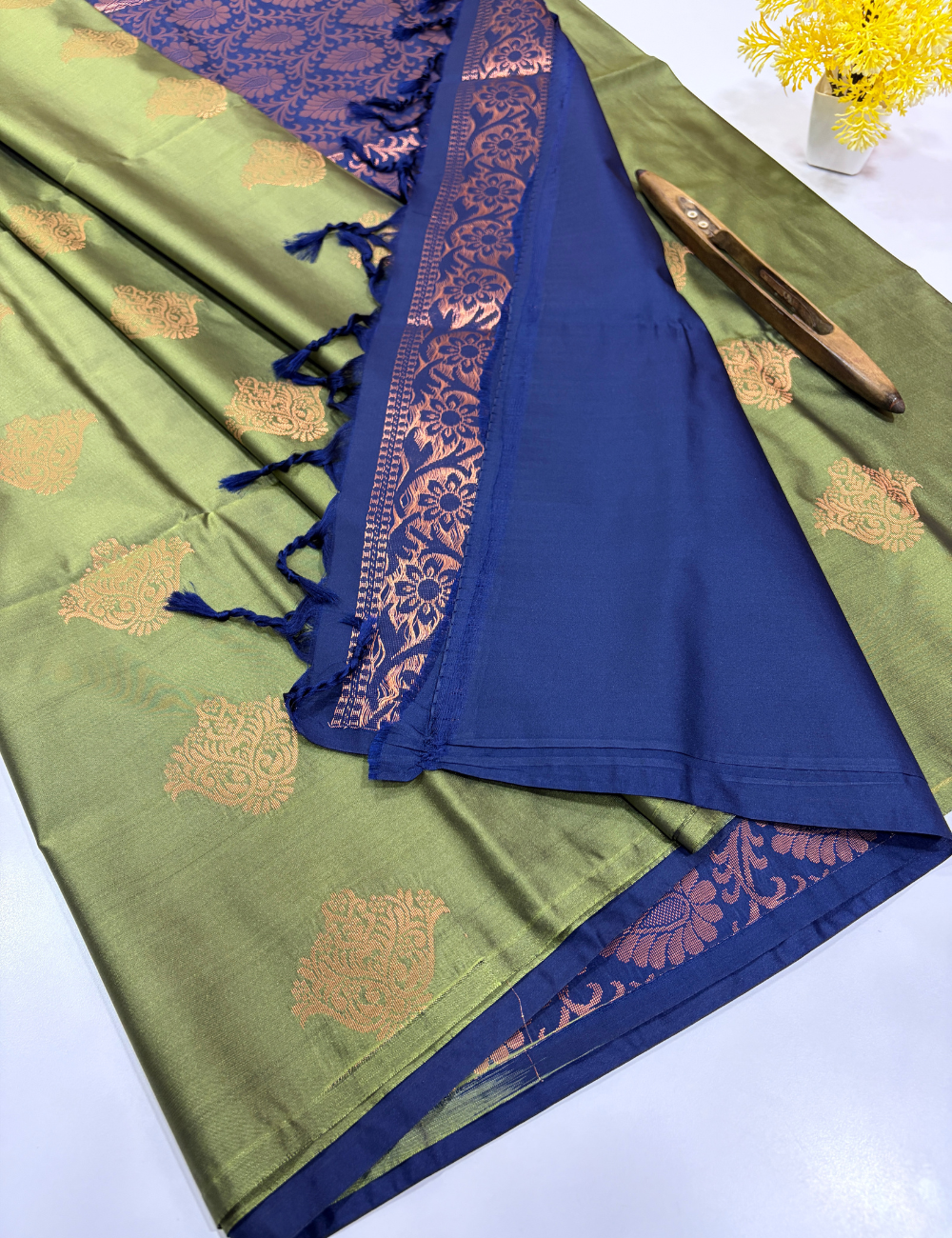 Borderless Semi Softsilk Saree in Meganti Green with Navy Blue