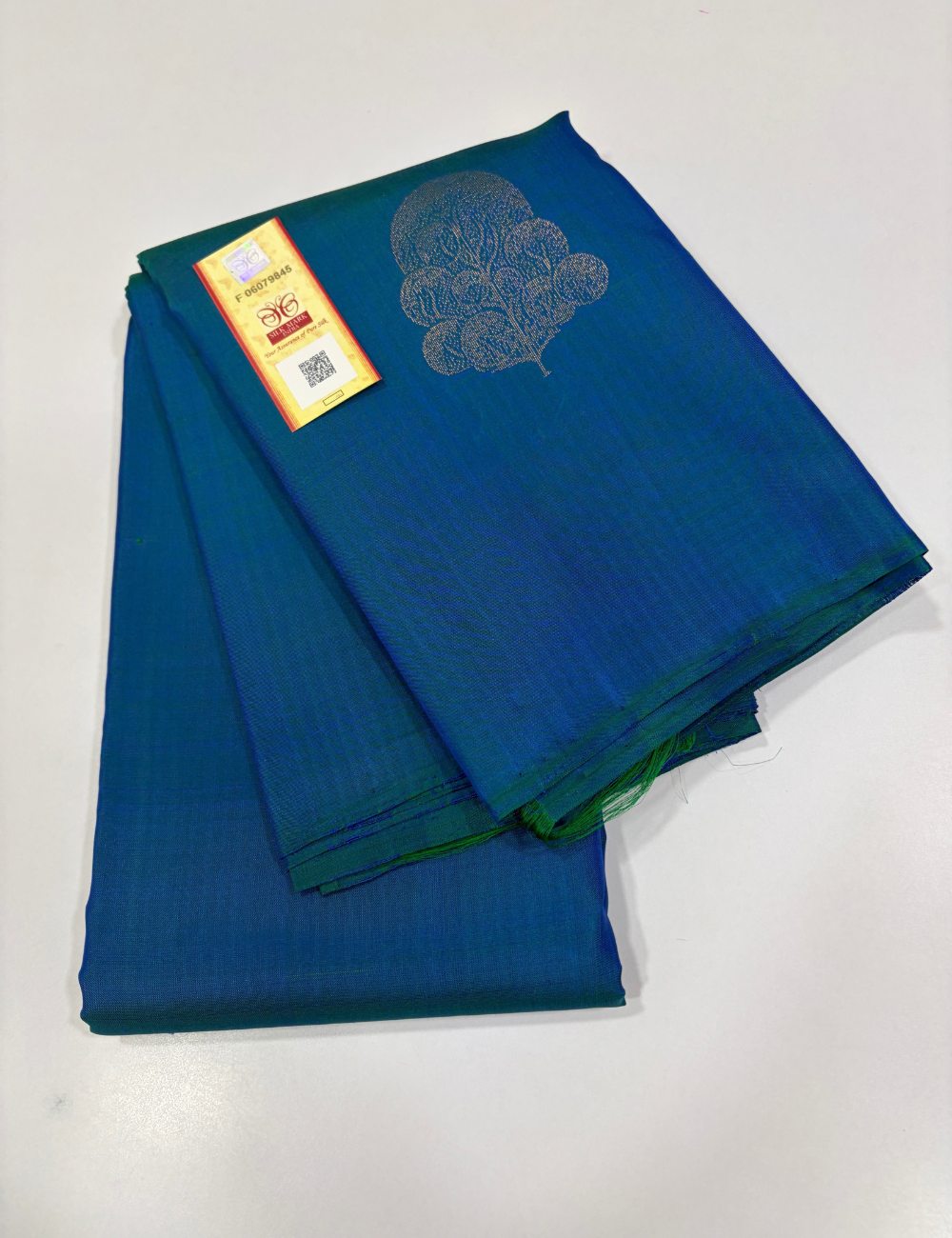 eacock Blue Borderless Dual-Tone Handloom Pure Soft Silk Saree