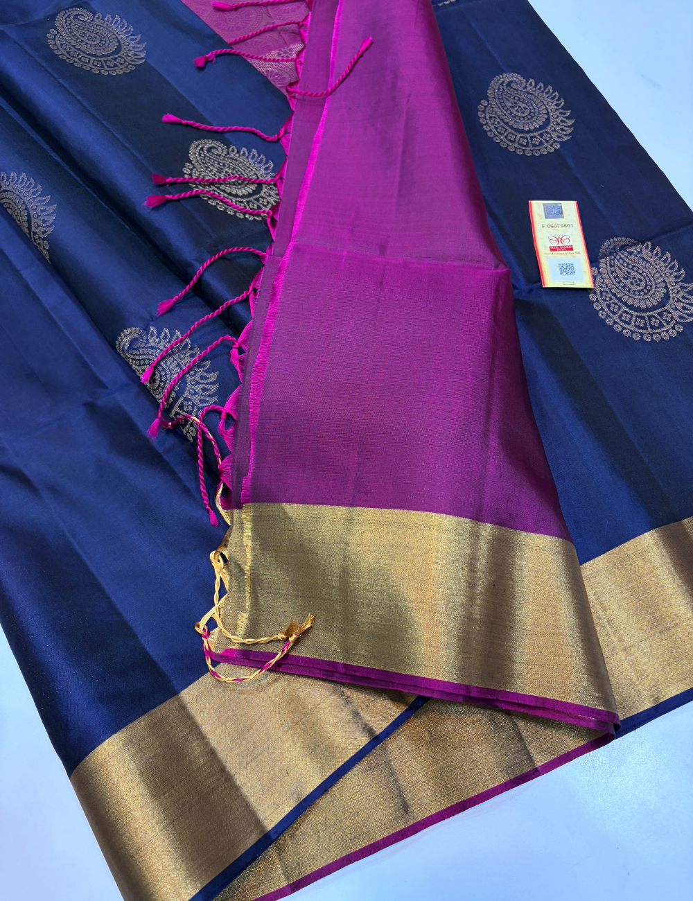 Navy Blue Pure Softsilk Handloom Saree with Golden Zari Border & Beetroot Pink Contrast Pallu