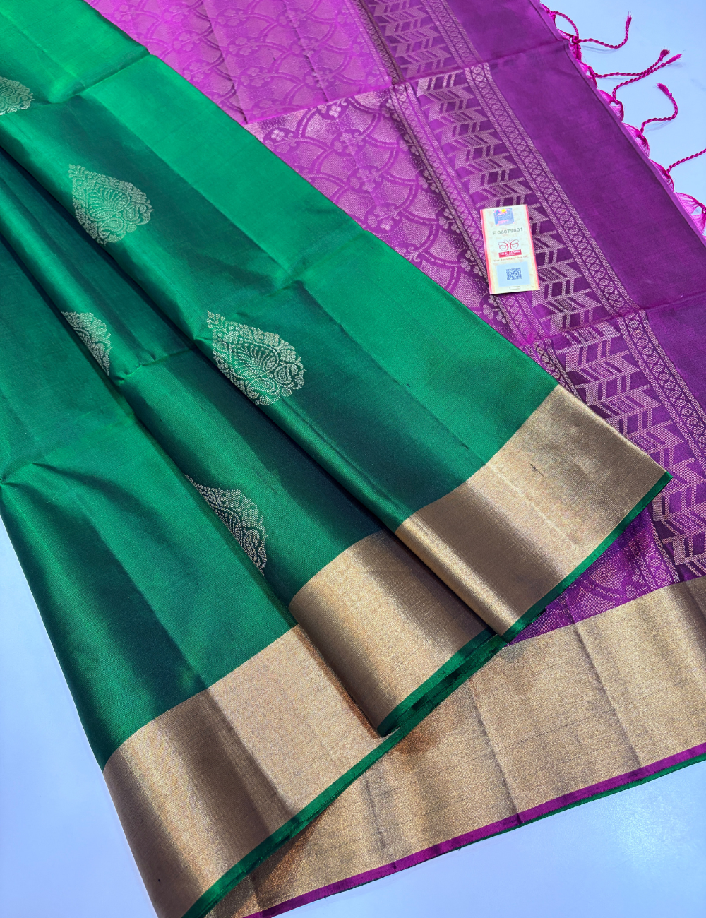 Emerald Green Pure Softsilk Handloom Saree with Golden Zari Border & Purple Contrast Pallu Product Title