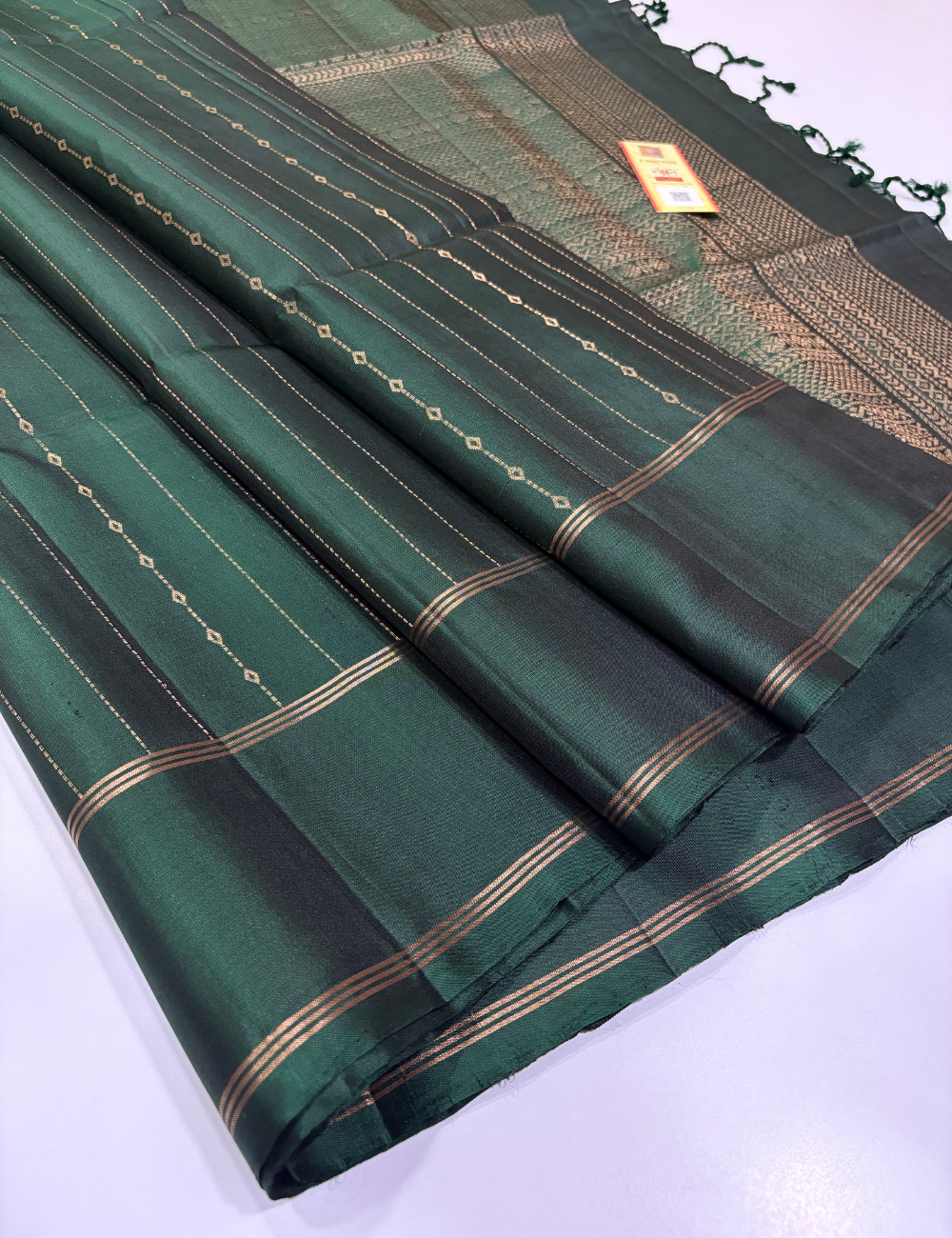 ottle Green Borderless SilkMark Certified Handloom Pure Soft Silk Saree with Monotone Blouse – Vairaoosi Design