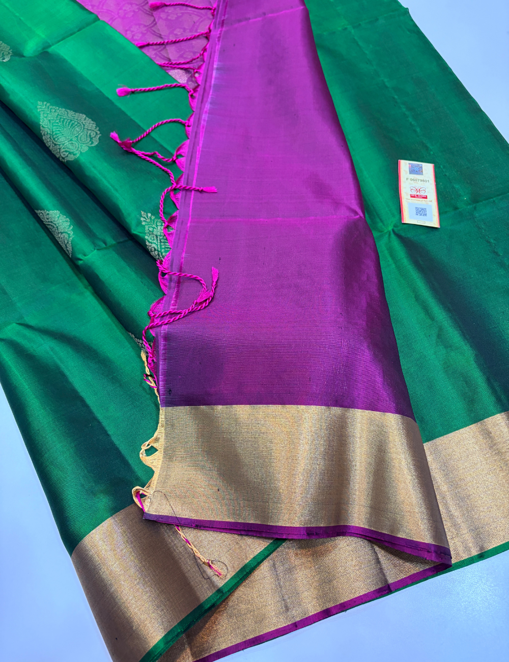 Emerald Green Pure Softsilk Handloom Saree with Golden Zari Border & Purple Contrast Pallu Product Title