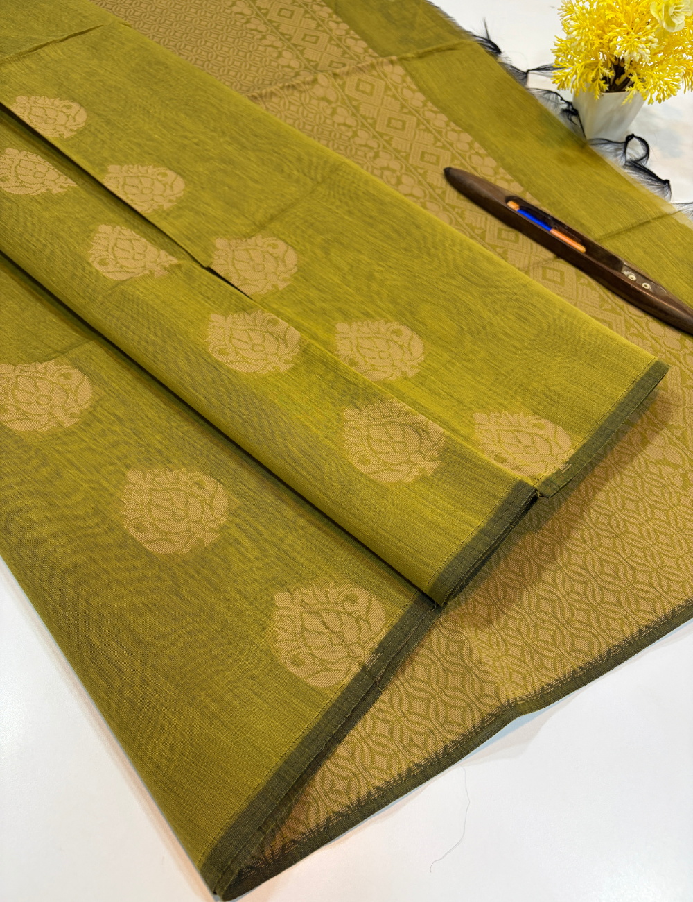 Semi Silk Cotton Borderless Radium Green Saree | Thread Putta Weave | Self Running Blouse | Vibrant Handloom Saree