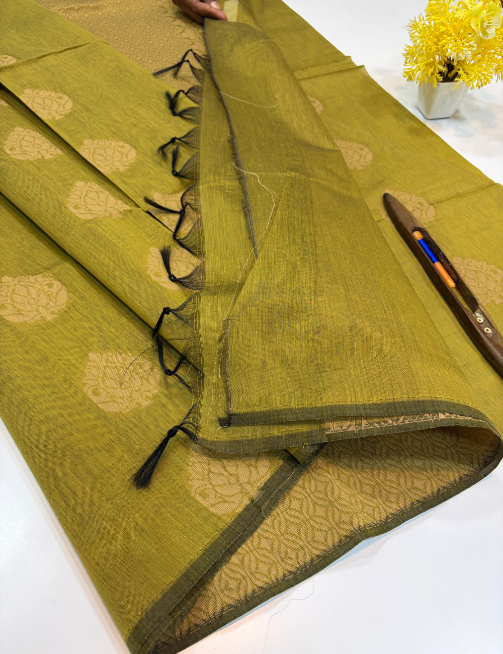 Semi Silk Cotton Borderless Radium Green Saree | Thread Putta Weave | Self Running Blouse | Vibrant Handloom Saree