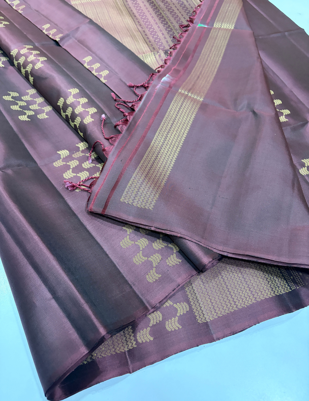 Borderless Coffee Brown Neam Jari Putta Weaves Handloom Pure Soft Silk Saree with Silk Mark
