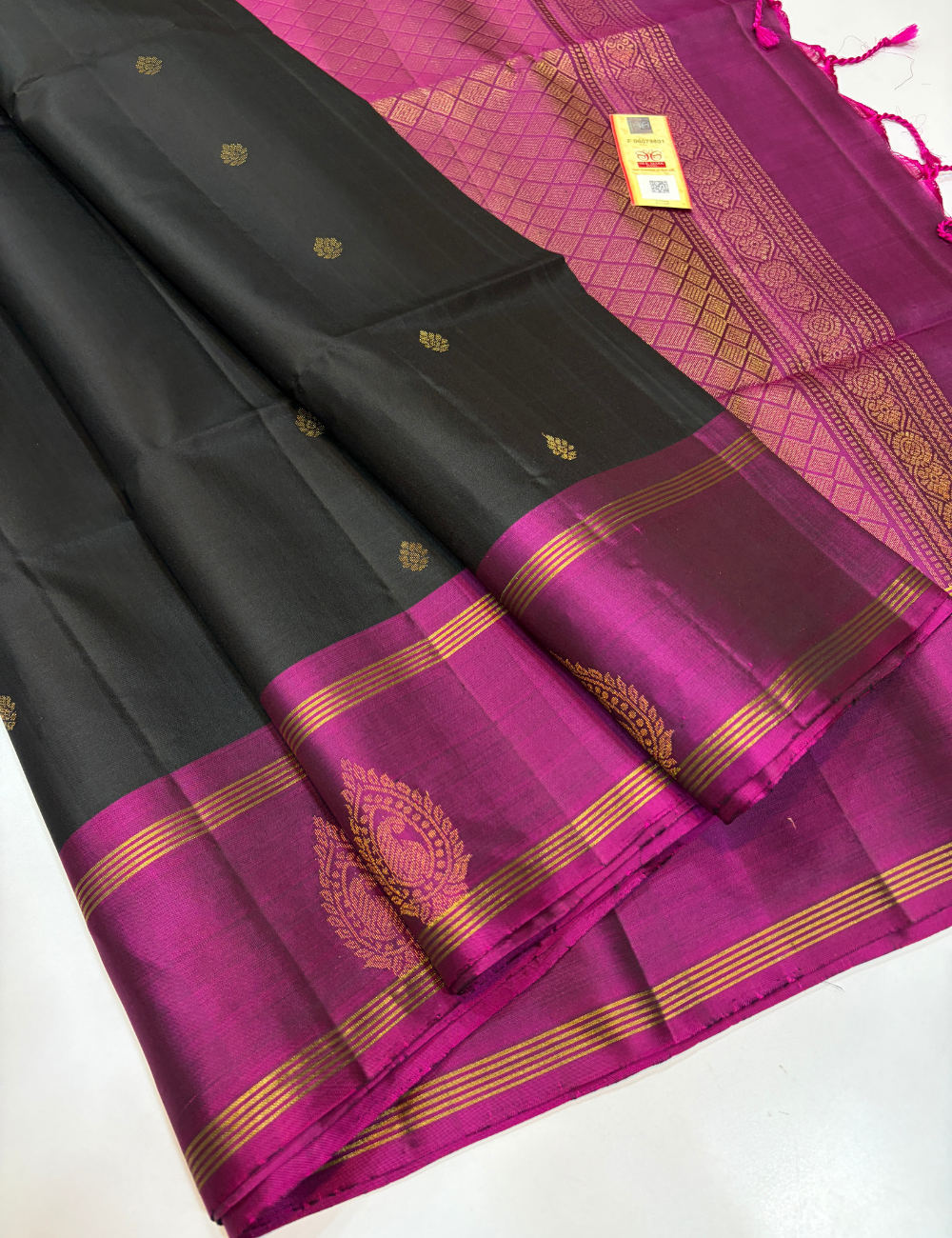 Black with Wine Pink Contrast Handloom Pure Softsilk Saree with Silk Mark