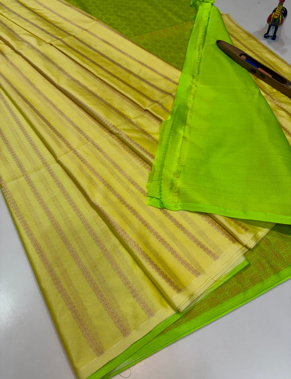 Royal Soft Cotton Handloom Saree – Lemon Yellow with Neon Lime Green Pallu & Blouse